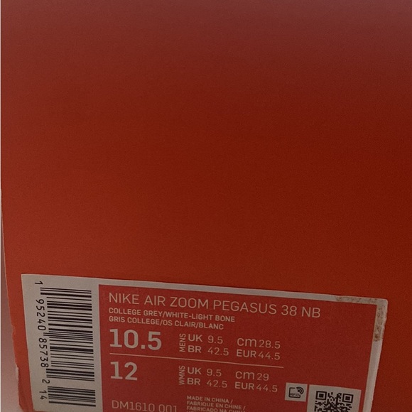 Nike Air Zoom Pegasus 38 Nathan Bell ‘Run  To A Magical Place Size 10.5 US - Picture 10 of 12